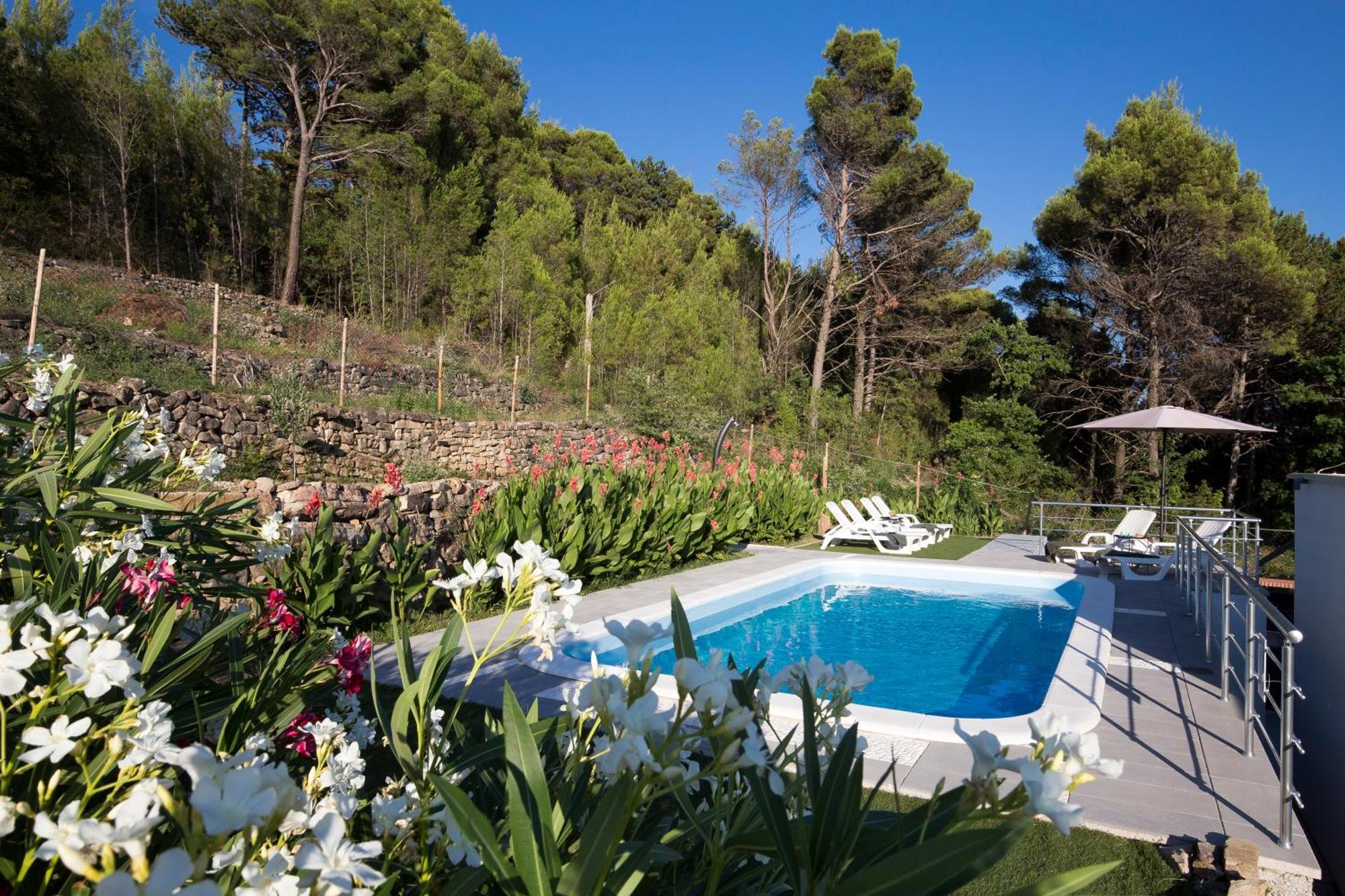 Guest House Lucija With Swimming Pool Tugare Exterior foto